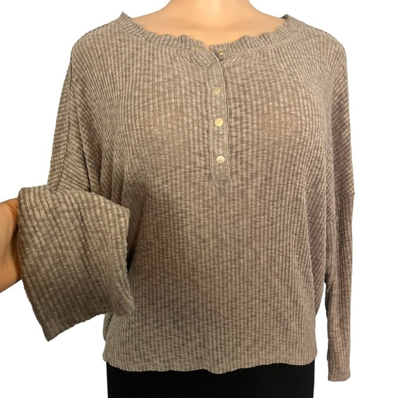 3/$30 🍂 Urban Outfitters Grey Textured Holland Henley Top - Picture 3 of 11